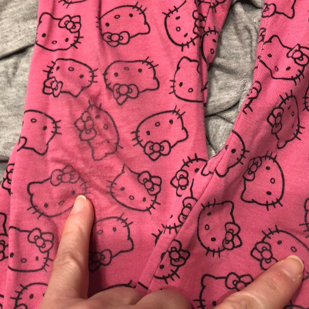 🔥$4 ADD ON!🔥 HELLO KITTY girls pajamas - Picture 4 of 4